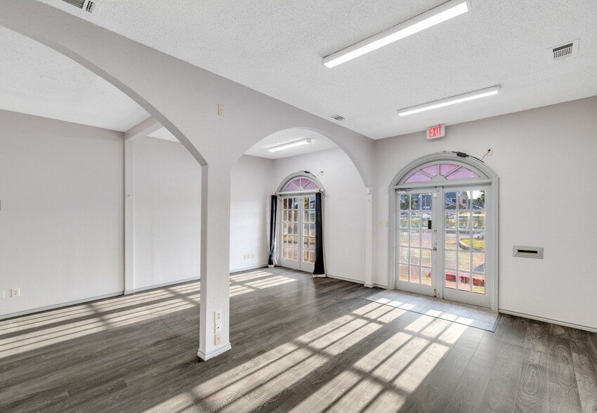 More Photos Of 1619 W Irving Blvd, Irving Loft Creative Space For Lease