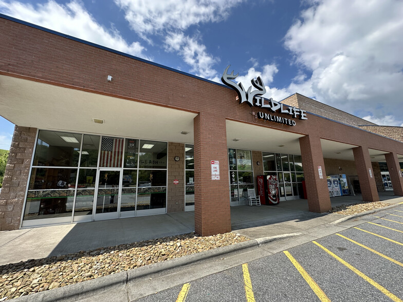 Primary Photo Of 1864 Old US Hwy 421 S, Boone Storefront Retail Office For Lease