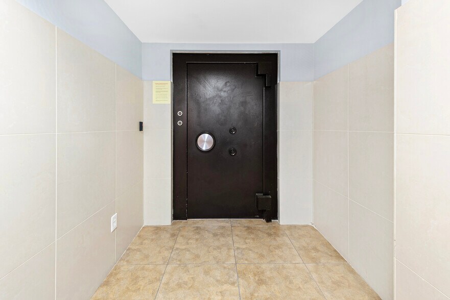 More Photos Of 2227 N Federal Hwy, Hollywood Office For Lease