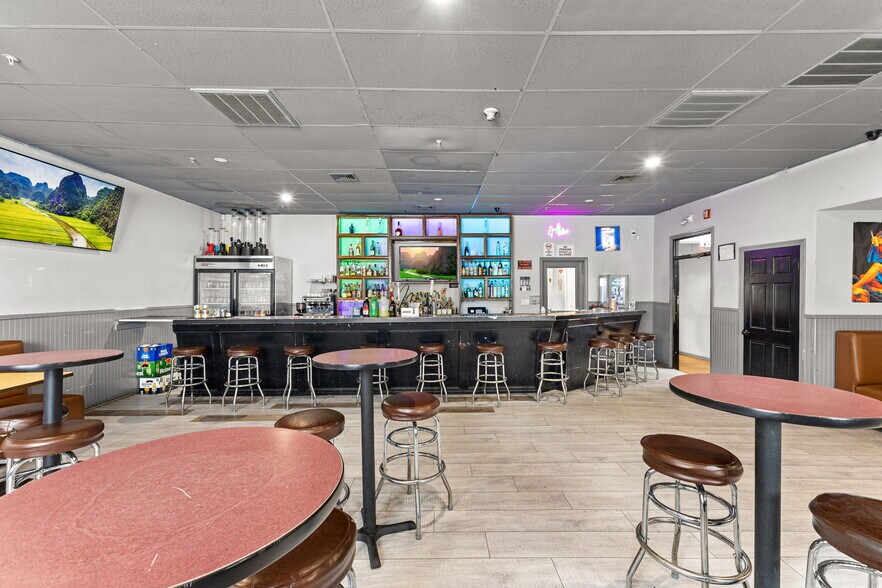 More Photos Of 1615-1623 Acushnet Ave, New Bedford Restaurant For Sale