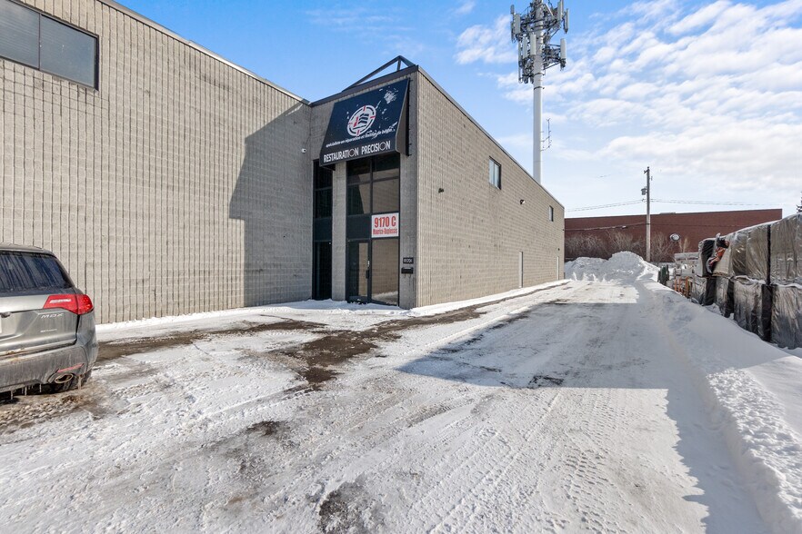 More Photos Of 9170 Boul Maurice-Duplessis, Montréal Warehouse For Lease