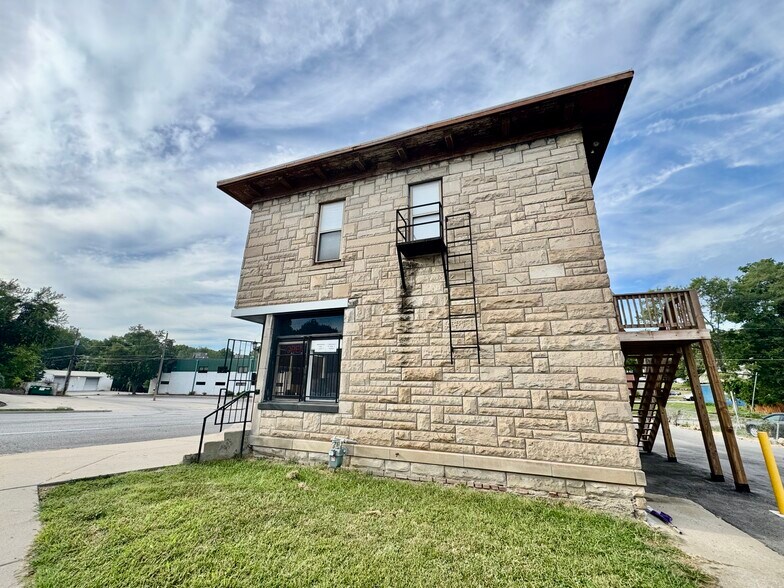 Primary Photo Of 225 N 7th St, Kansas City Flex For Sale