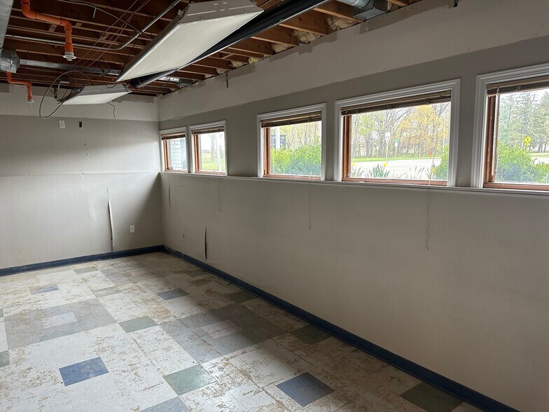 More Photos Of 325 E Centre Rd, Portage Office For Lease