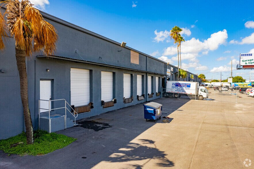 More Photos Of 2717-2729 E Adamo Dr, Tampa Warehouse For Lease