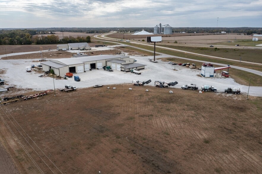 More Photos Of 25137 Outer Road 27, Wayland Auto Repair For Lease