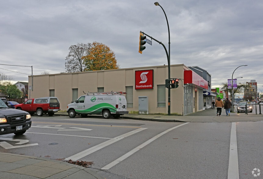 More Photos Of 445 6th St, New Westminster Bank For Lease