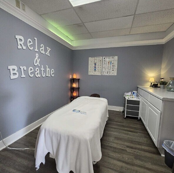 More Photos Of 246 Federal Rd, Brookfield Medical For Sale