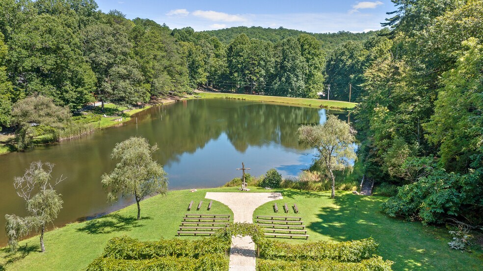 More Photos Of 340 Willow Creek Dr, Blue Ridge Hotel For Sale