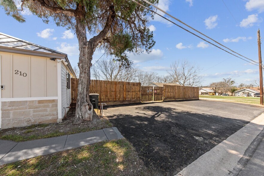 More Photos Of 210 W Dunn Ave, Killeen Office For Sale