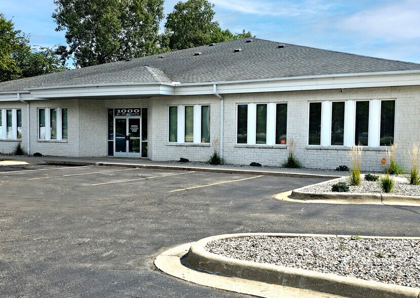 More Photos Of 1000 W Saint Joseph St, Lansing Medical For Lease