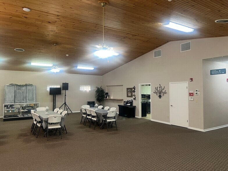 More Photos Of 1209 W Oak St, Collinsville Religious Facility For Sale