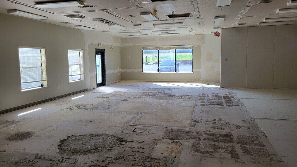 More Photos Of 1700 Ranch Road 620 S, Lakeway Storefront Retail Office For Sale
