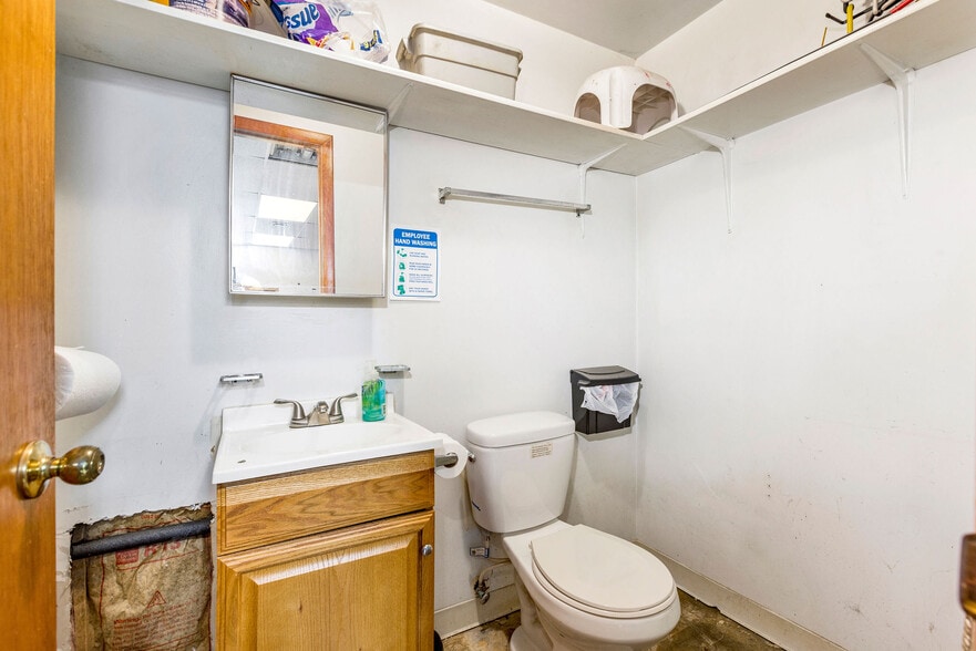 More Photos Of 7950 Cincinnati Dayton Rd, West Chester Freestanding For Sale