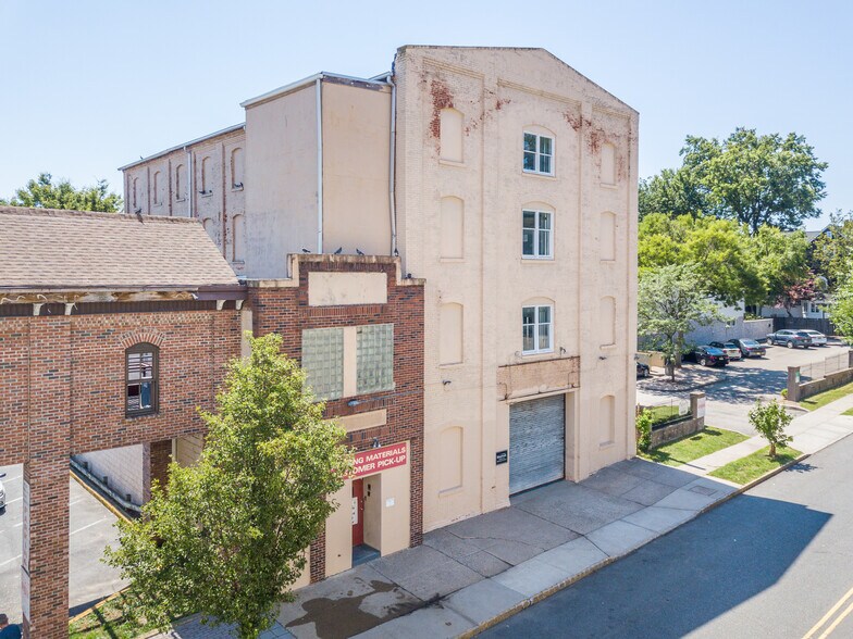 More Photos Of 6-8 Gates Ave, Montclair Office For Lease