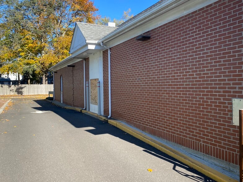 More Photos Of 1815 Post Rd E, Westport Bank For Lease