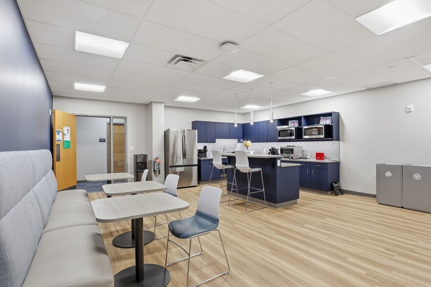 More Photos Of 1000 Pittsford Victor Rd, Pittsford Office For Lease