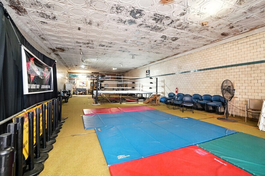 More Photos Of 6105-6117 Vine St, Cincinnati Storefront Retail Residential For Sale