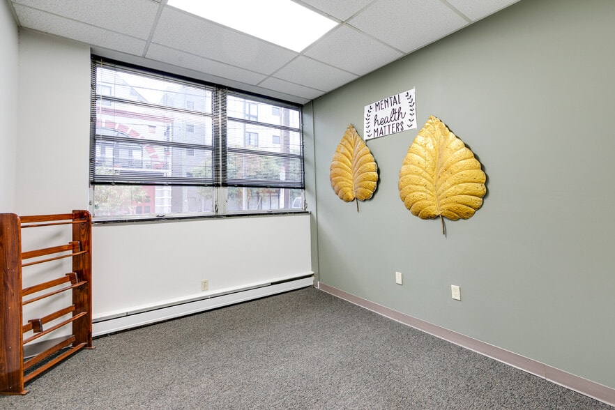 More Photos Of 2025 E Main St, Richmond Office For Lease