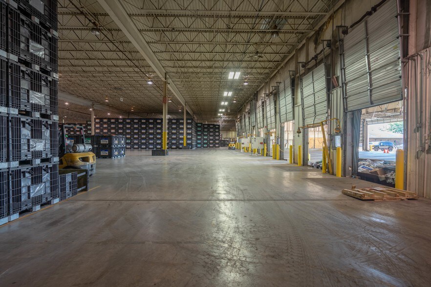 More Photos Of 1924 County Rd 3000 N, Rantoul Warehouse For Lease