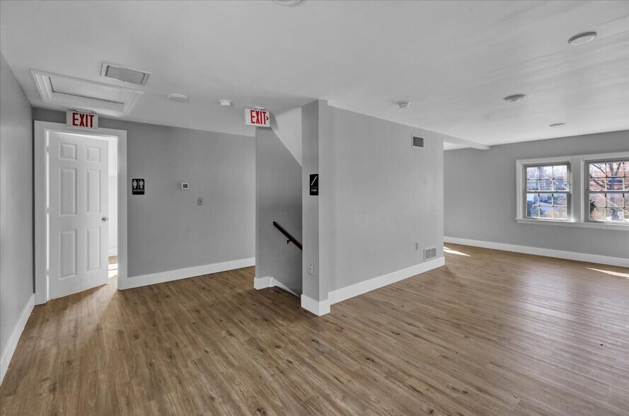 More Photos Of 1057 Columbia Ave, Lancaster Office For Sale