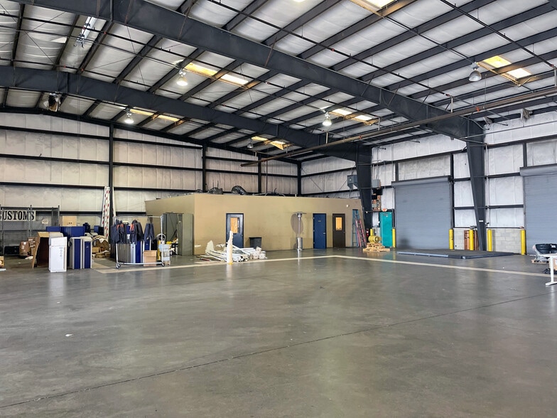 More Photos Of 2915-2983 Carrier Ave, Sanford Manufacturing For Lease