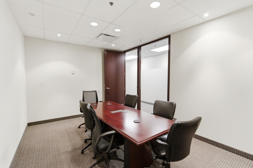 More Photos Of 17 King St E, Oshawa Storefront Retail Office For Lease