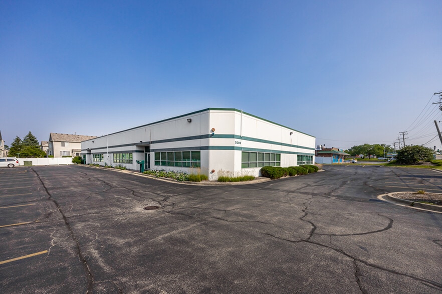 More Photos Of 2005 Bloomingdale Rd, Glendale Heights Office For Sale