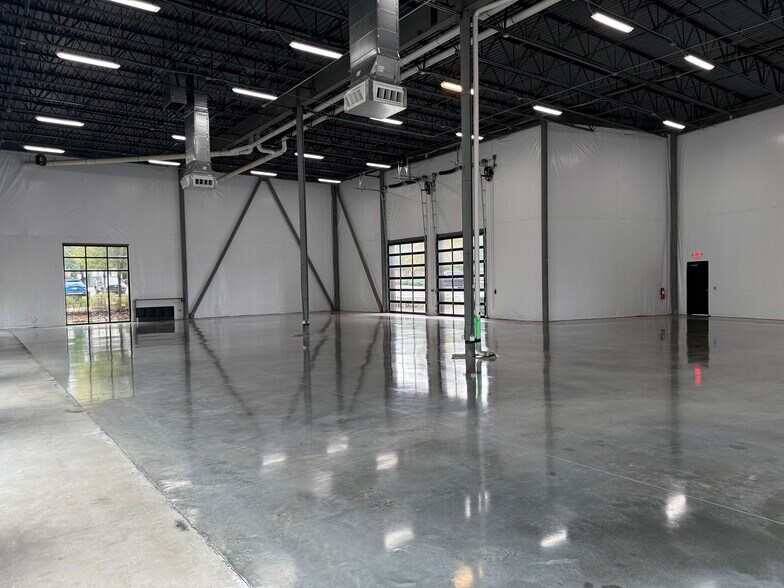 More Photos Of 4801 Centennial Blvd, Nashville General Retail For Lease