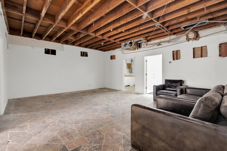 More Photos Of 2951-2953 Lincoln Blvd, Santa Monica Loft Creative Space For Sale