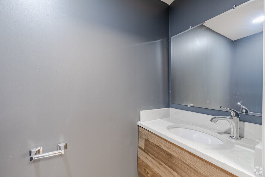 More Photos Of 910 Grand Ave, North Bergen Warehouse For Sale