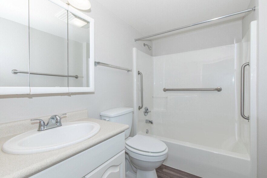 More Photos Of 1027 Washington Ave, Golden Apartments For Lease