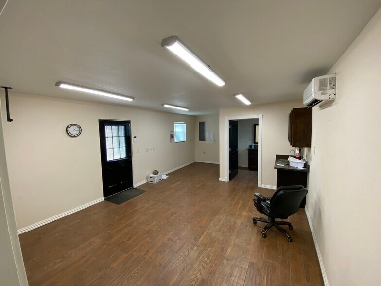 More Photos Of 2591 Malloy Bridge Rd, Ferris Distribution For Lease