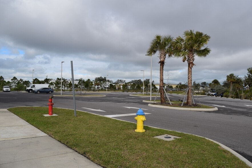 More Photos Of 1280 US Highway 41 Byp S, Venice Auto Dealership For Sale