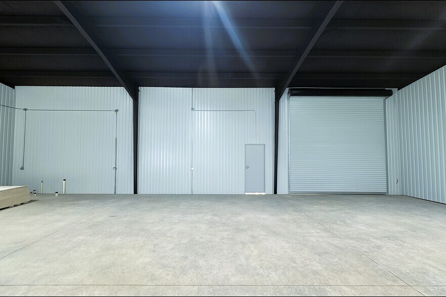 More Photos Of 32611 Tamina Rd, Magnolia Unknown For Lease