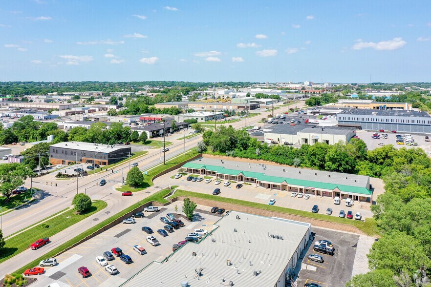 More Photos Of 8710 F St, Omaha Light Distribution For Lease