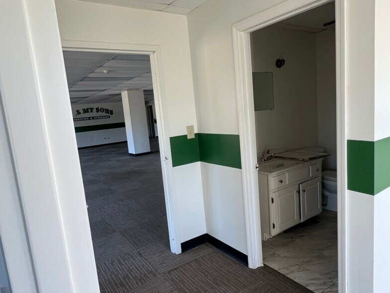 More Photos Of 6340 Bonny Oaks Dr, Chattanooga Warehouse For Lease