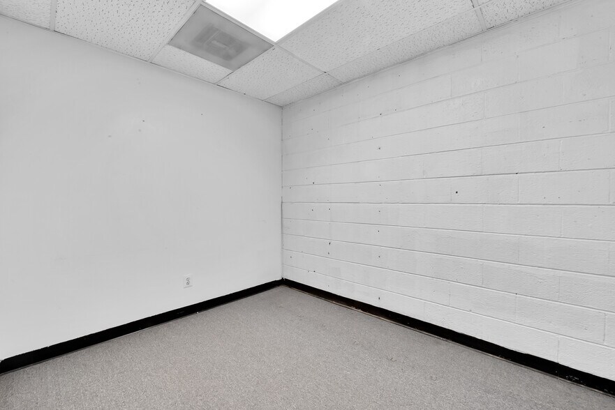 More Photos Of 23753 Van Born Rd, Taylor Freestanding For Lease