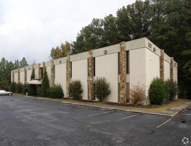 Primary Photo Of 2227 Godby Rd, Atlanta Office For Lease