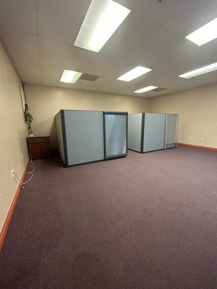 More Photos Of 28294-28310 Constellation Rd, Valencia Light Distribution For Sale