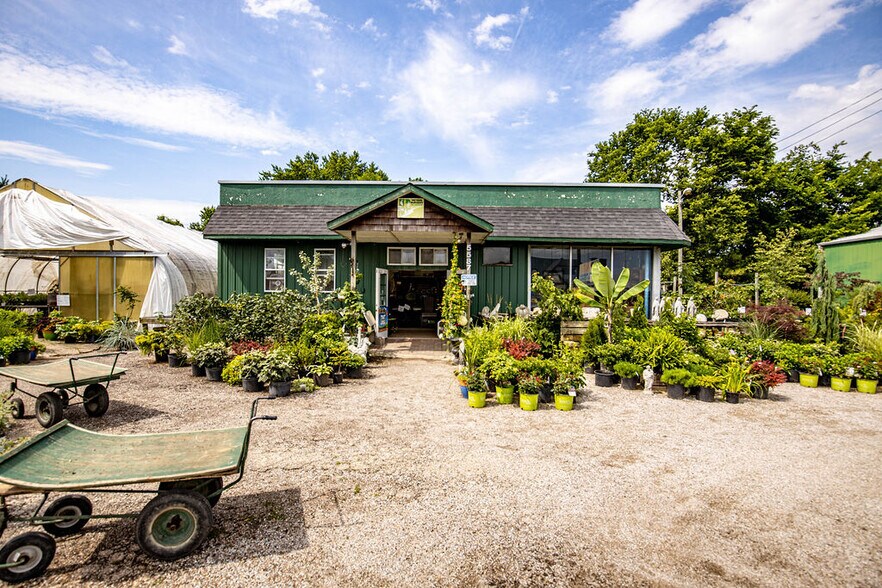 More Photos Of 5587 Harrison Ave, Cincinnati Garden Center For Sale