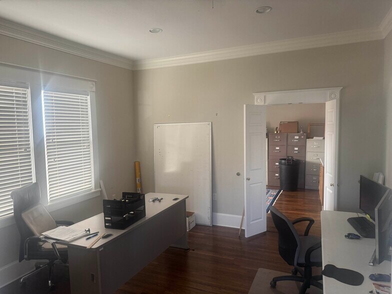 More Photos Of 4611 Bryce Ave, Fort Worth Office For Lease