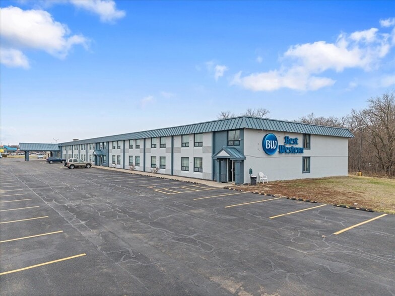 More Photos Of 2105 1st Ave, Rock Falls Hotel For Sale