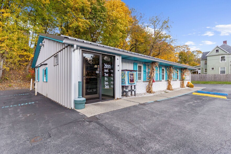 More Photos Of 45 S Walnut St, Sharpsville General Retail For Sale