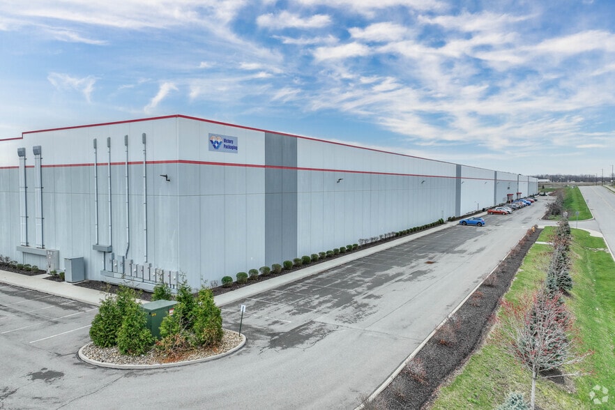 More Photos Of 108 Tomlinson Dr, Zelienople Warehouse For Lease