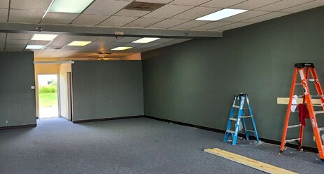 More Photos Of 1411-1423 W Walnut St, Rogers General Retail For Lease