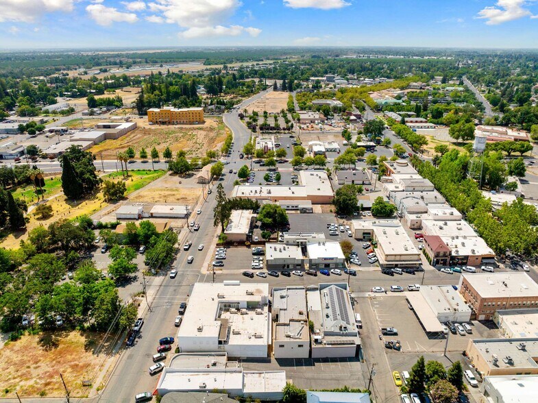 More Photos Of 409 Center St, Yuba City Storefront Retail Office For Lease