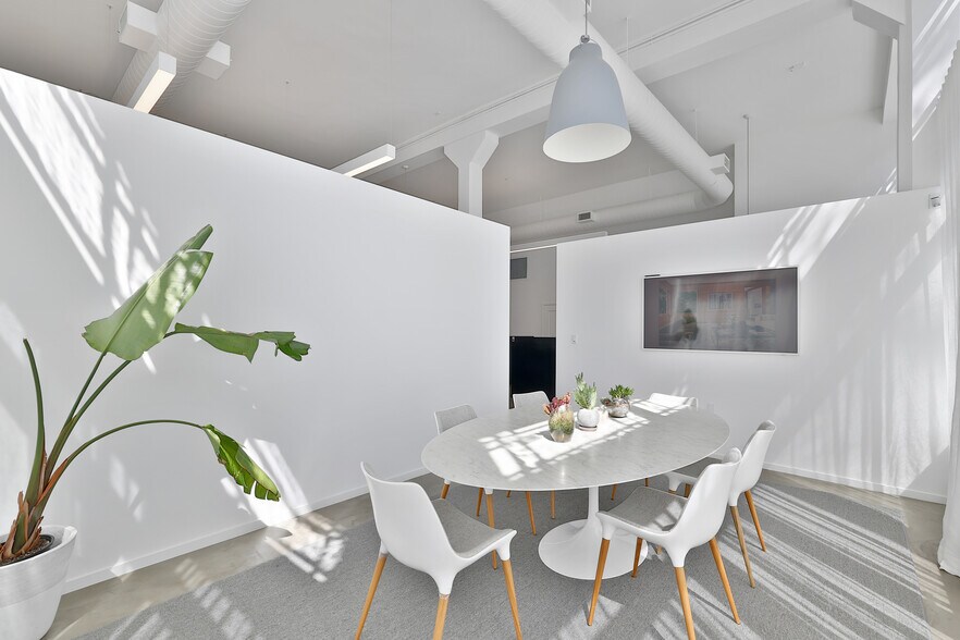 More Photos Of 1033-1037 Polk St, San Francisco Loft Creative Space For Lease