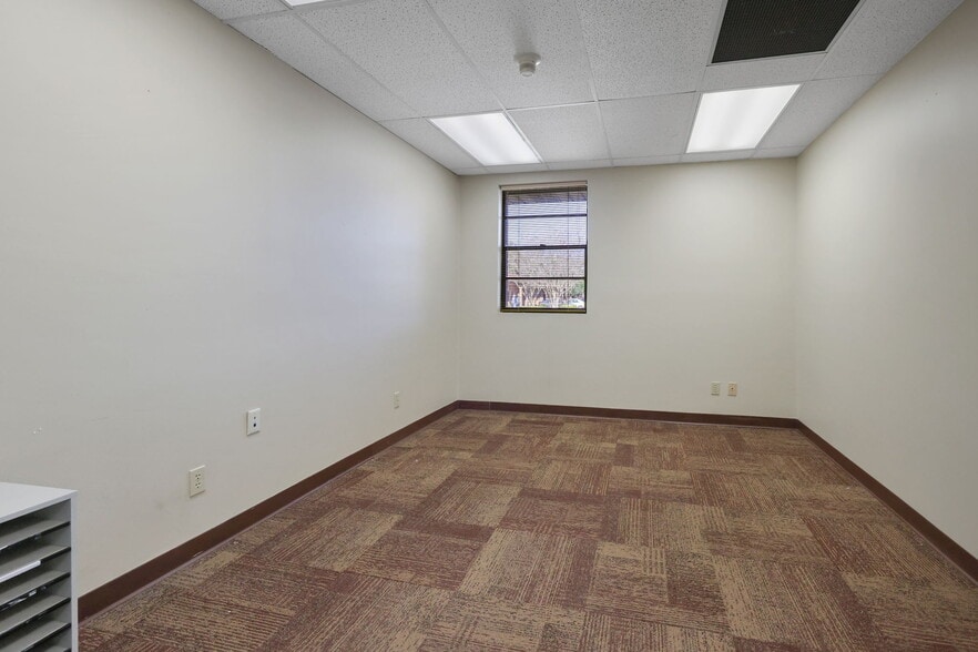 More Photos Of 6601-6535 Chester Ave, Jacksonville Continuing Care Retirement Community For Lease