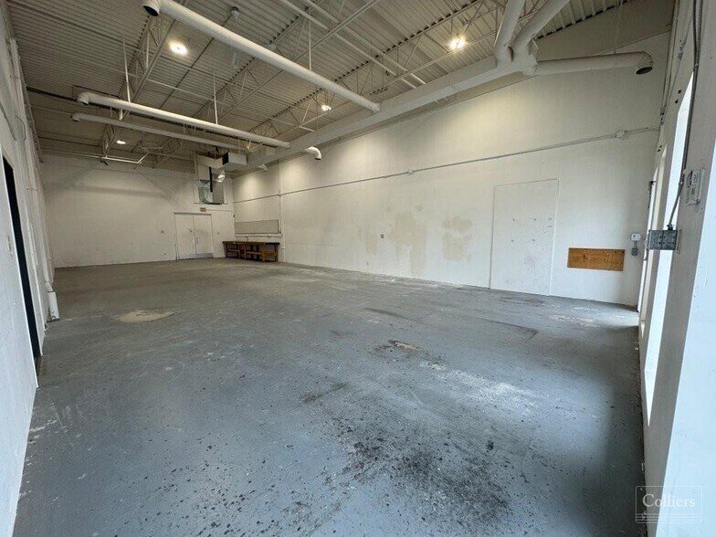 More Photos Of 846 Marion St, Winnipeg Warehouse For Lease