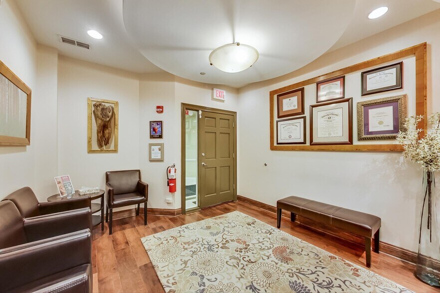More Photos Of 1421-1431 McHenry Rd, Buffalo Grove Office For Sale